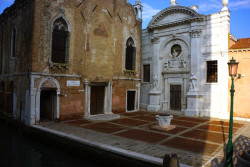 Venetian campi running tour